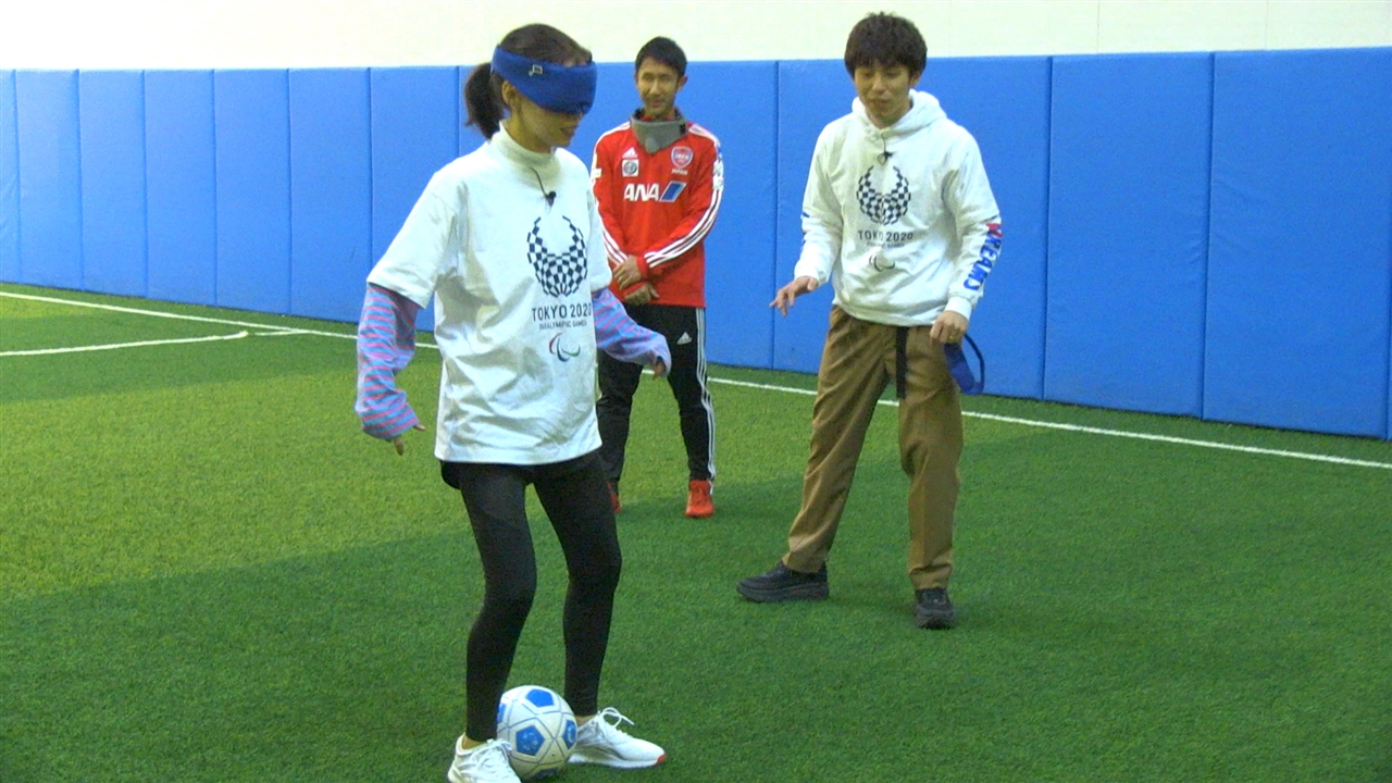 Tokyo 中尾 仲夫妻がブラインドサッカーを体験 新着動画 動画 読売新聞オンライン