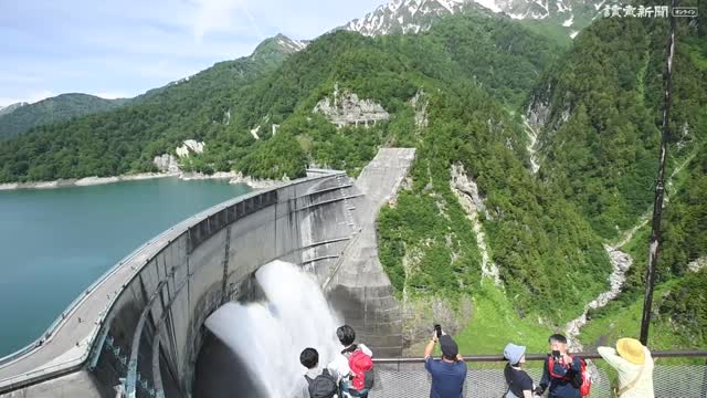 黒部ダムで観光放水始まる…富山・立山町 : 読売新聞