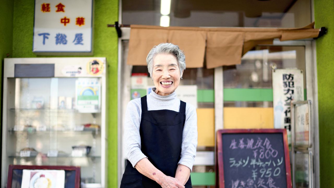 【#動画】「下総屋」東京都墨田区  … #食堂のおばあちゃん

生姜焼き定食やカレーなど、安くておいしく、どこか懐かしいメニューで、地域の人に親しまれています